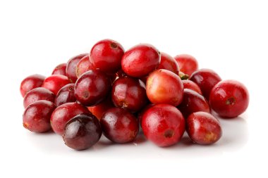 Beyaz arka planda izole edilmiş bir yığın kırmızı kahve.