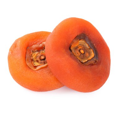 Kurutulmuş hurma, doğu usulü kurutulmuş ve çiğnenmiş bir meyve atıştırmalığıdır. beyaz arkaplanda izole edilmiş