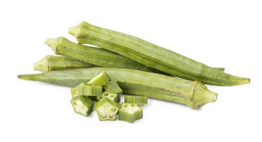 Bamya sürüsü. Beyaz bir arka planda izole edilmiş kadın parmağı ya da bamya olarak da bilinir.