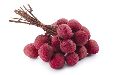 Taze lychees ve yapraklar beyaz bir arka planda izole