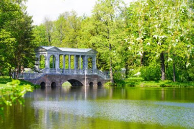 07.01.2021 Rusya St. Petersburg. Catherine Park 'ın Mermer Köprüsü, Tsarskoe Selo, Puşkin