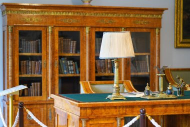 1.07.2021 Rusya St. Petersburg. Salonun içinde, Elaginsky Sarayı, adada.