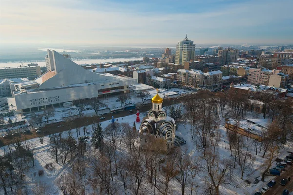 Rostov-on-Don - Pokrovsky Tapınağı ve St. Bolshaya Sadovaya Müzikali manzarası. 