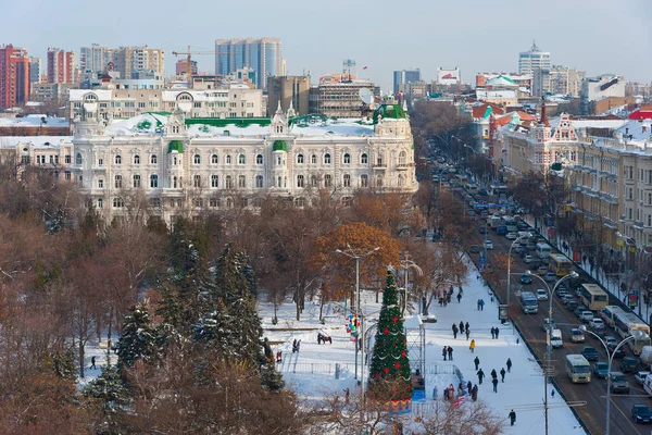 Rostov-on-Don - Yönetimin ve Aziz Bolshaya Sadovaya 'nın görüşü.
