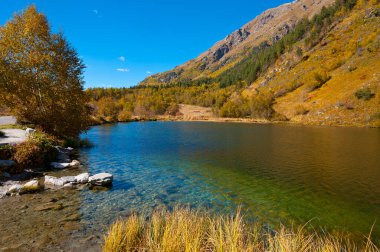 Gonachkhir yolunda Tumanly-Kel Gölü, Dombay. 