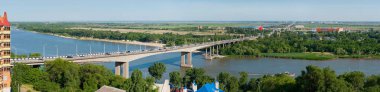 Rostov-on-Don - Don Nehri, Voroshilovsky Köprüsü ve Don Nehri 'nin sol kıyısının panoramik manzarası.