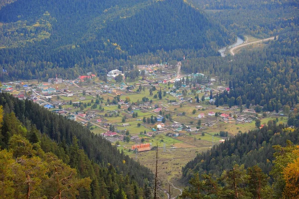 Arkhyz köyü - en iyi manzara. Karachay-Cherkessia, Rusya, 2016.