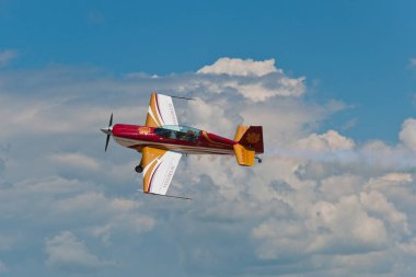 Krasnodar - Dünya şampiyonu Svetlana Kapanina Kuban Hava Gösterisi 'nde Extra 330' da gösteri uçuşu gerçekleştirdi.. 