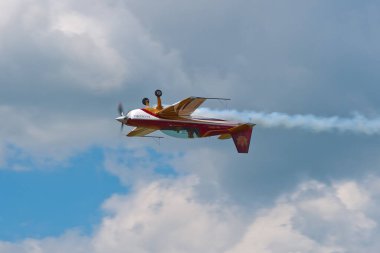 Krasnodar - Dünya şampiyonu Svetlana Kapanina Kuban Hava Gösterisi 'nde Extra 330' da gösteri uçuşu gerçekleştirdi.. 