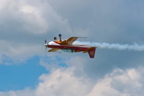 Krasnodar - Dünya şampiyonu Svetlana Kapanina Kuban Hava Gösterisi 'nde Extra 330' da gösteri uçuşu gerçekleştirdi.. 