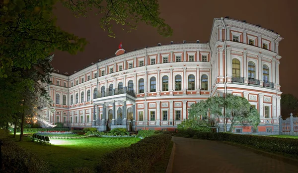 St. Petersburg: Nikolaevsky Sarayı - 