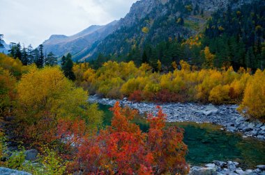 Bulutlu havada ilk Baduk Gölü. Dombay-Teberda.