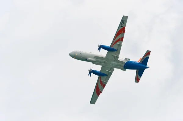 Літак Turboprop 114 Польоті Ґеленджик — стокове фото