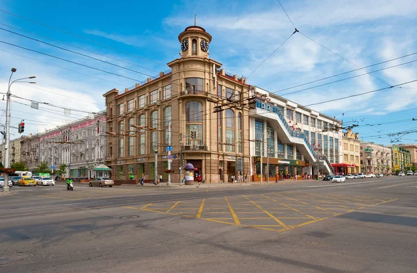 ロシアのロストフ 2021年6月13日 ロストフ中央百貨店 聖ボリシャヤ サドバヤ通りとブデンノフスキー通り — ストック写真