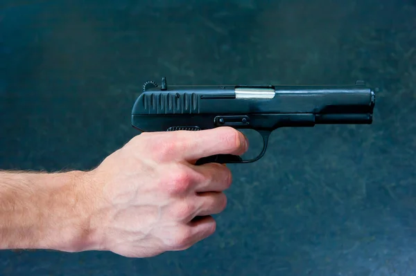 Man Hand Holds Pistol — Stock Photo, Image