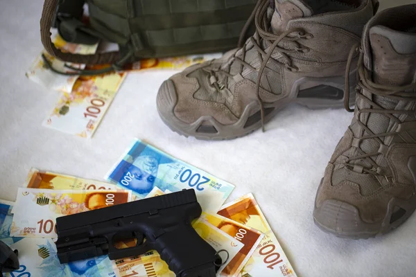 Black Gun Pistol Ammunition Pile Cash Banknotes Israeli New Shekels — Φωτογραφία Αρχείου