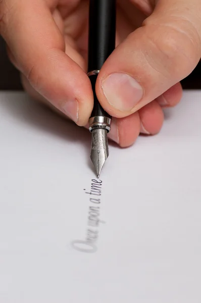 फाउंटेन पेन एक समय में "एक बार" शब्द लिख रहा है " — स्टॉक फ़ोटो, इमेज