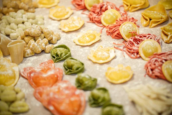 Diferentes tipos de pasta fresca italiana Fotos De Stock