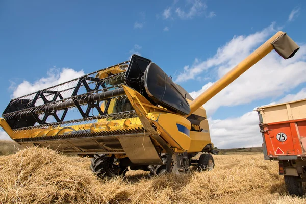 Combine harvester and tractor — Stock Photo, Image