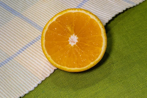 녹색과 푸른색 오렌지 — 스톡 사진
