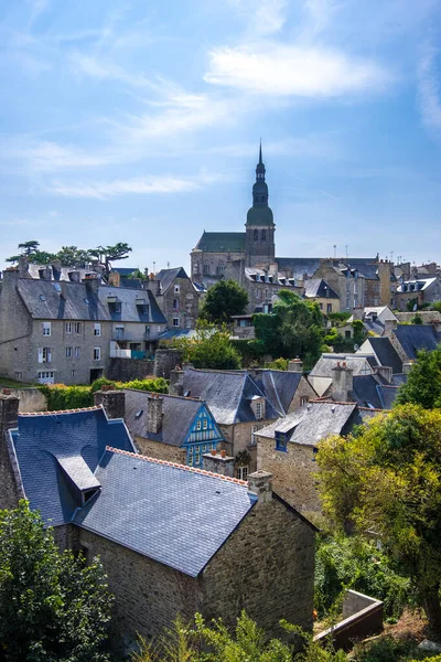 Dinan történelmi város Bretagne, Franciaország — Stock Fotó