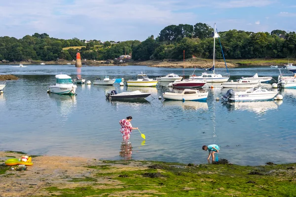 Puerto en Lezardrieux, Bretaña, Francia —  Fotos de Stock