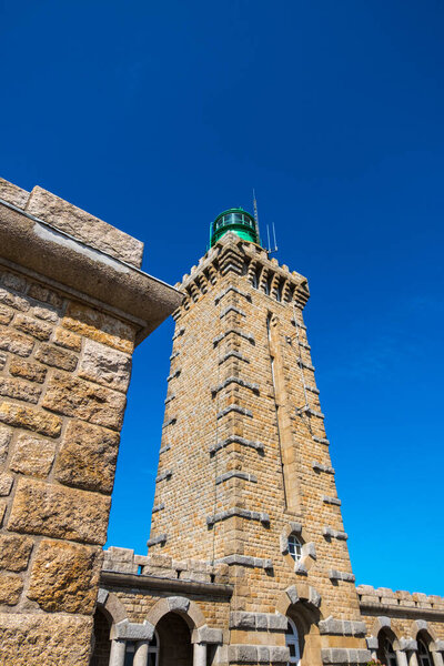 frehel, brittany, france - 25 августа 2019 года: phare du cap frehel - cape frehel lighthouse, cotes-d 'armor, bretagne, northern france
