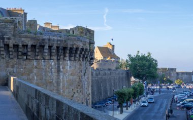 Tour Quic-en-Groigne ve Tour des Dames Saint-Malo Şatosu, Brittany, Fransa