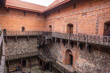 Litvanya 'daki Ortaçağ Gotik Trakai Adası Kalesi' nin Avlusu