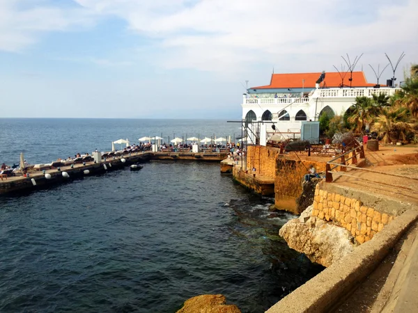 Kustlijn en corniche Beiroet, Libanon. — Stockfoto