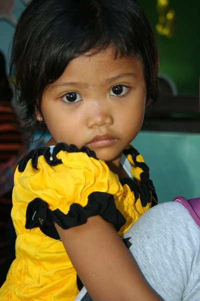 年轻女孩，印度尼西亚东爪哇的肖像 — 图库照片