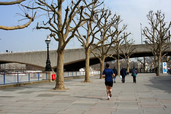 Orilla del río Londres, Inglaterra — Foto de Stock