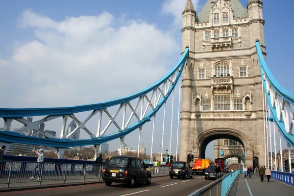 Tower Bridge sobre el río Támesis en Londres, Inglaterra — Foto de Stock