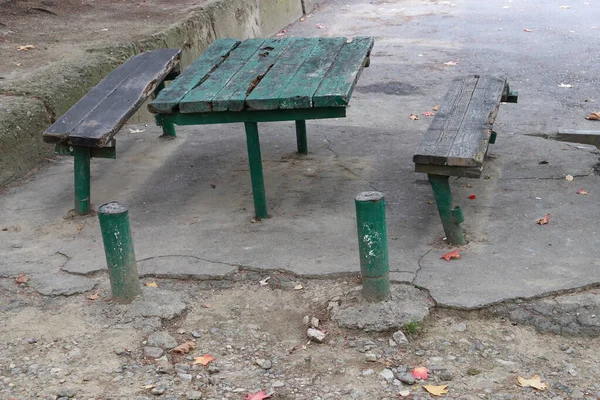 Gamla Bord Och Bänkar Gatan — Stockfoto