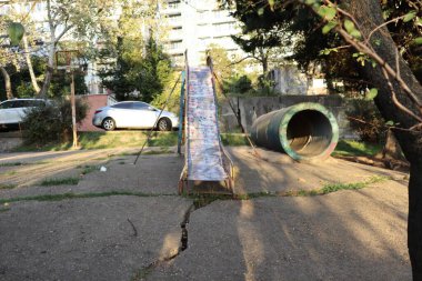 Oyun parkında beton tünel