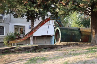 Oyun parkında beton tünel