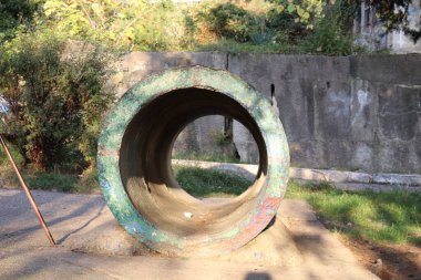 Oyun parkında beton tünel