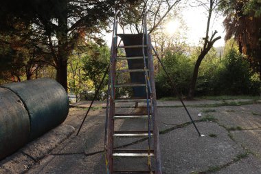 Oyun parkında beton tünel