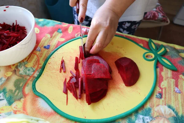  Pancarlı kırmızı pancar çorbası.