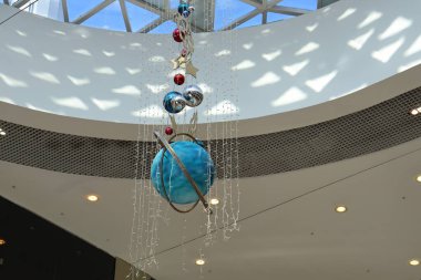 Alışveriş merkezinde Noel süslemesi