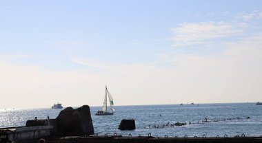 Denizin üzerinde gün batımı