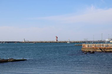 Denizin üzerinde gün batımı