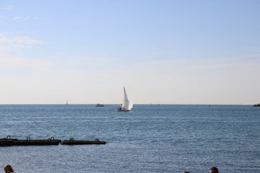 Denizin üzerinde gün batımı