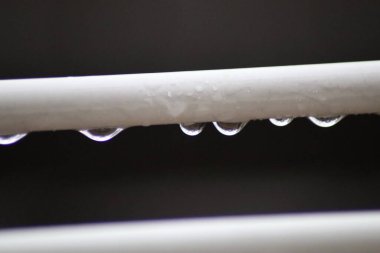 Güzel su yağmurdan sonra düşer.