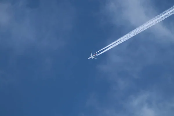 Flugzeug Himmel — Stockfoto