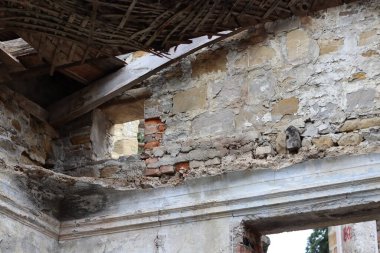 harabe kalenin duvarları