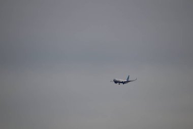 Uçak inişe geçiyor.