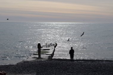 Denizin üzerinde gün batımı