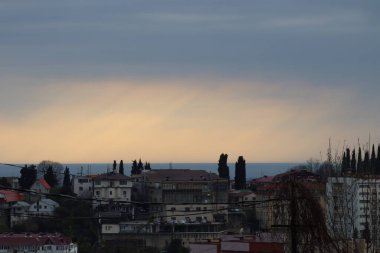 Şehrin üzerinde gün batımı