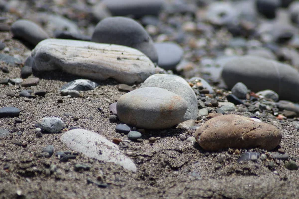 ビーチにある小さな小石は — ストック写真